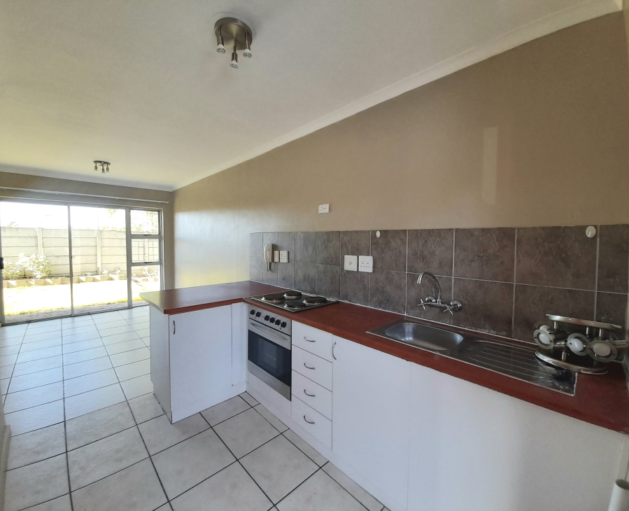 8 Bedroom Property for Sale in Uitzicht Western Cape